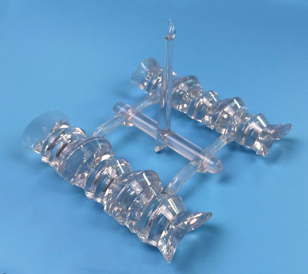 Acetal Copolymer POM Plastik LED Lamp Case Parts Injection Moulding Dibuat Khusus